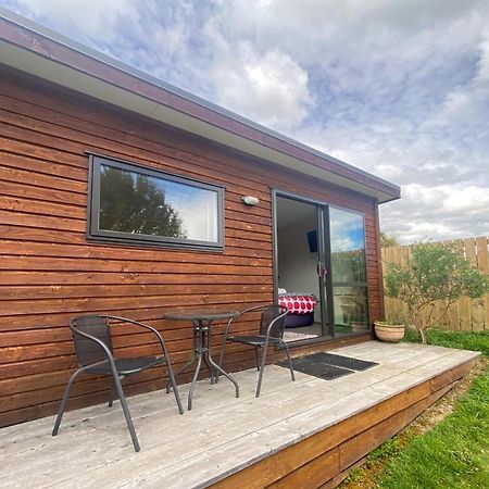 Lake Hawea Cabin With Mountain Views- Outdoor Bath! ภายนอก รูปภาพ