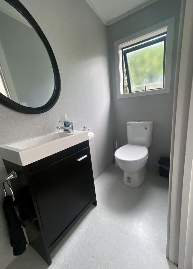 Lake Hawea Cabin With Mountain Views- Outdoor Bath! ภายนอก รูปภาพ