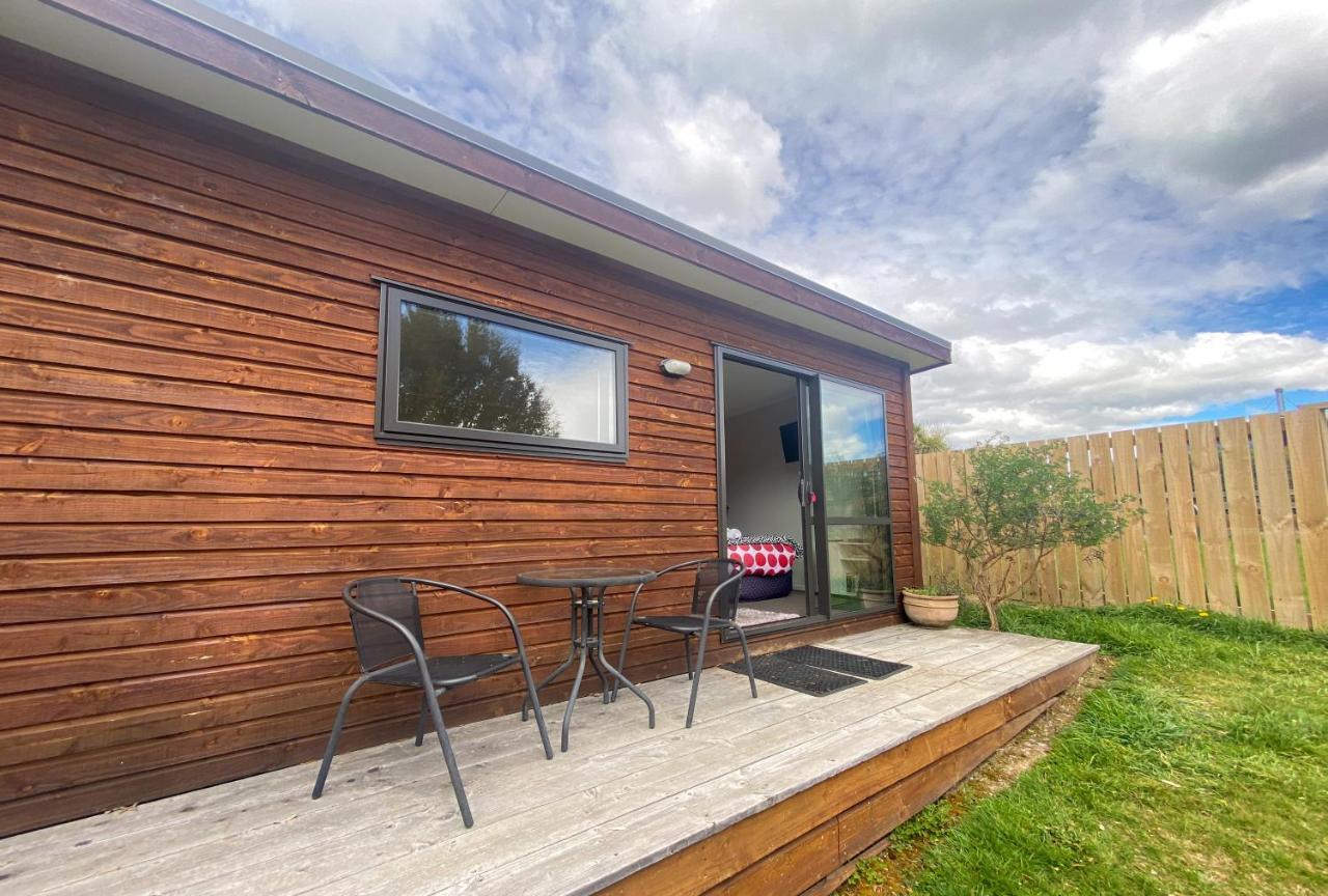 Lake Hawea Cabin With Mountain Views- Outdoor Bath! ภายนอก รูปภาพ