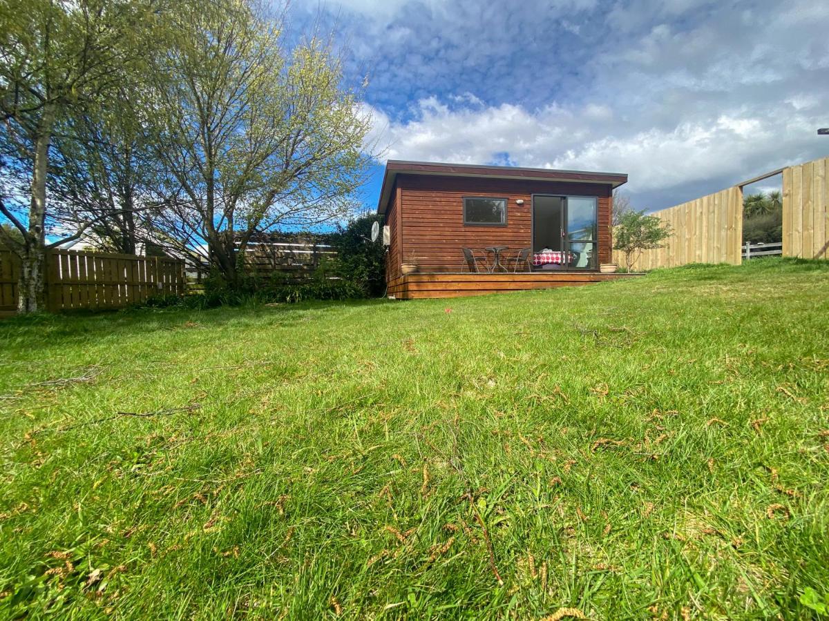 Lake Hawea Cabin With Mountain Views- Outdoor Bath! ภายนอก รูปภาพ