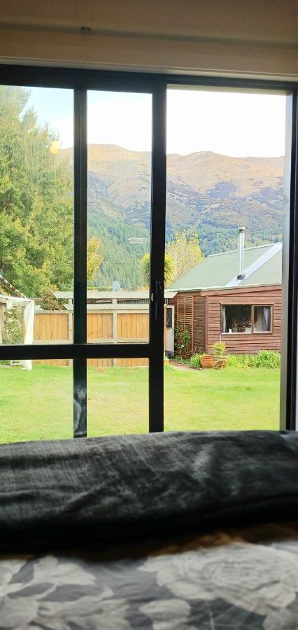 Lake Hawea Cabin With Mountain Views- Outdoor Bath! ภายนอก รูปภาพ