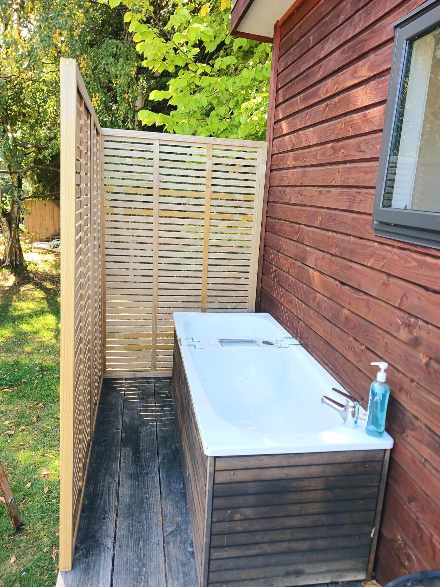 Lake Hawea Cabin With Mountain Views- Outdoor Bath! ภายนอก รูปภาพ